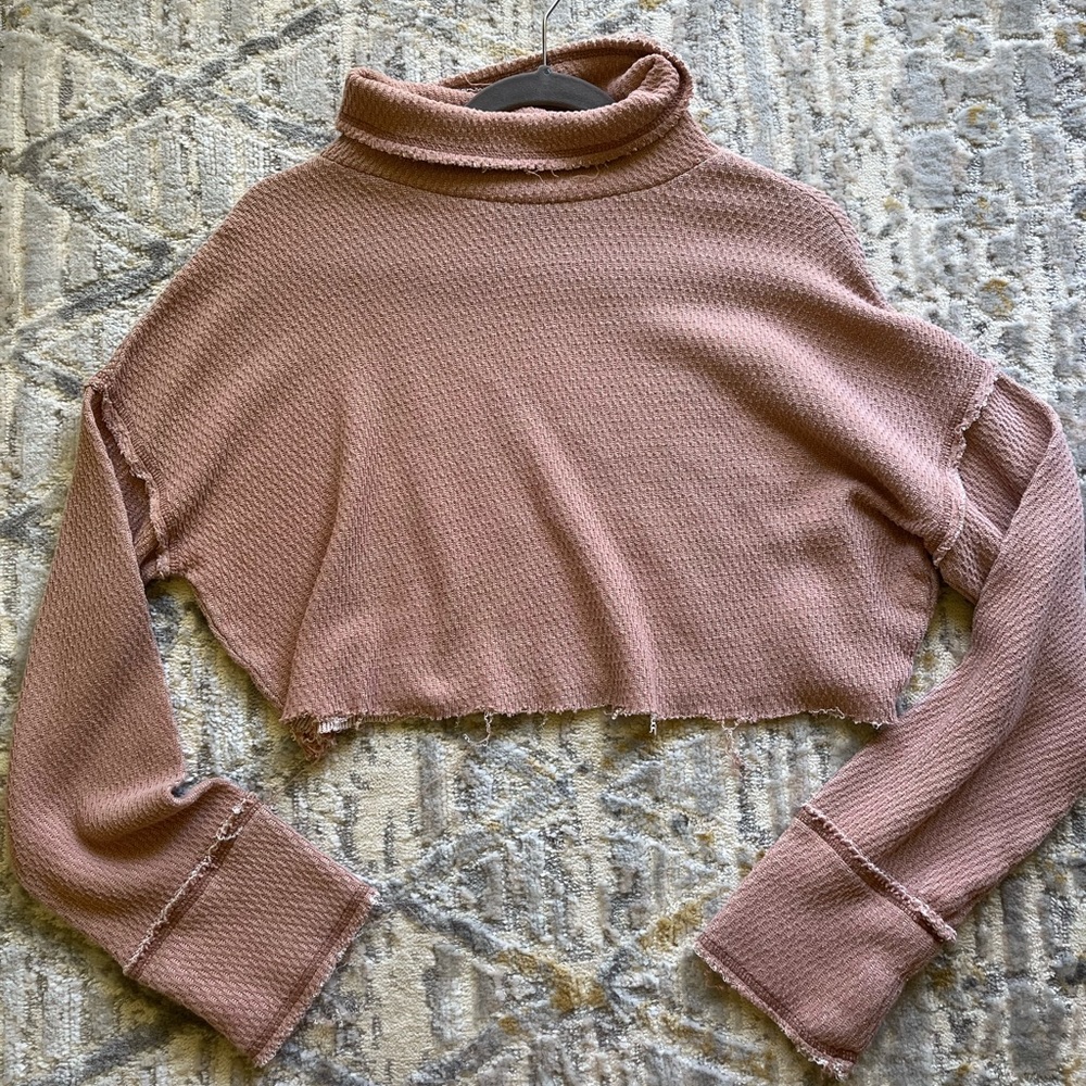 urban outfitters cropped long sleeve